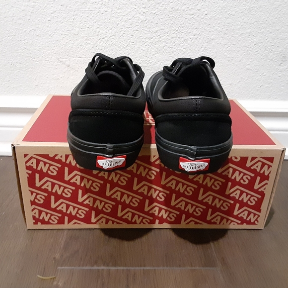 Vans - Picture 3 of 4